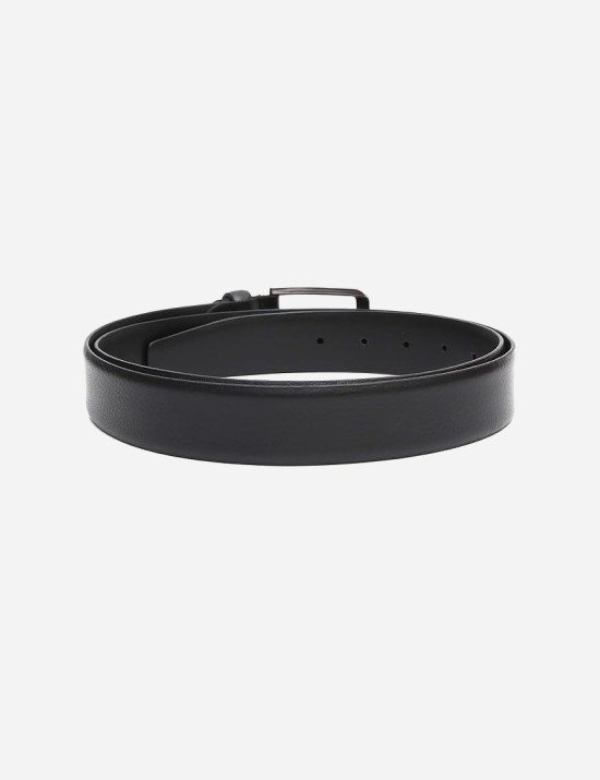 Thin curved leather belt