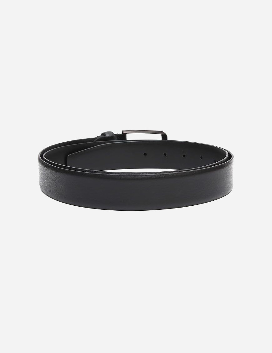 Thin curved leather belt
